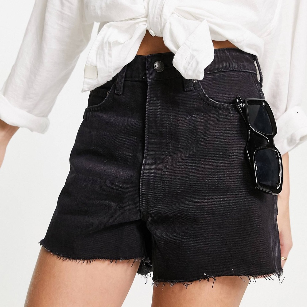 NWT Weekday Rowe high waisted mom denim shorts in black, size 26